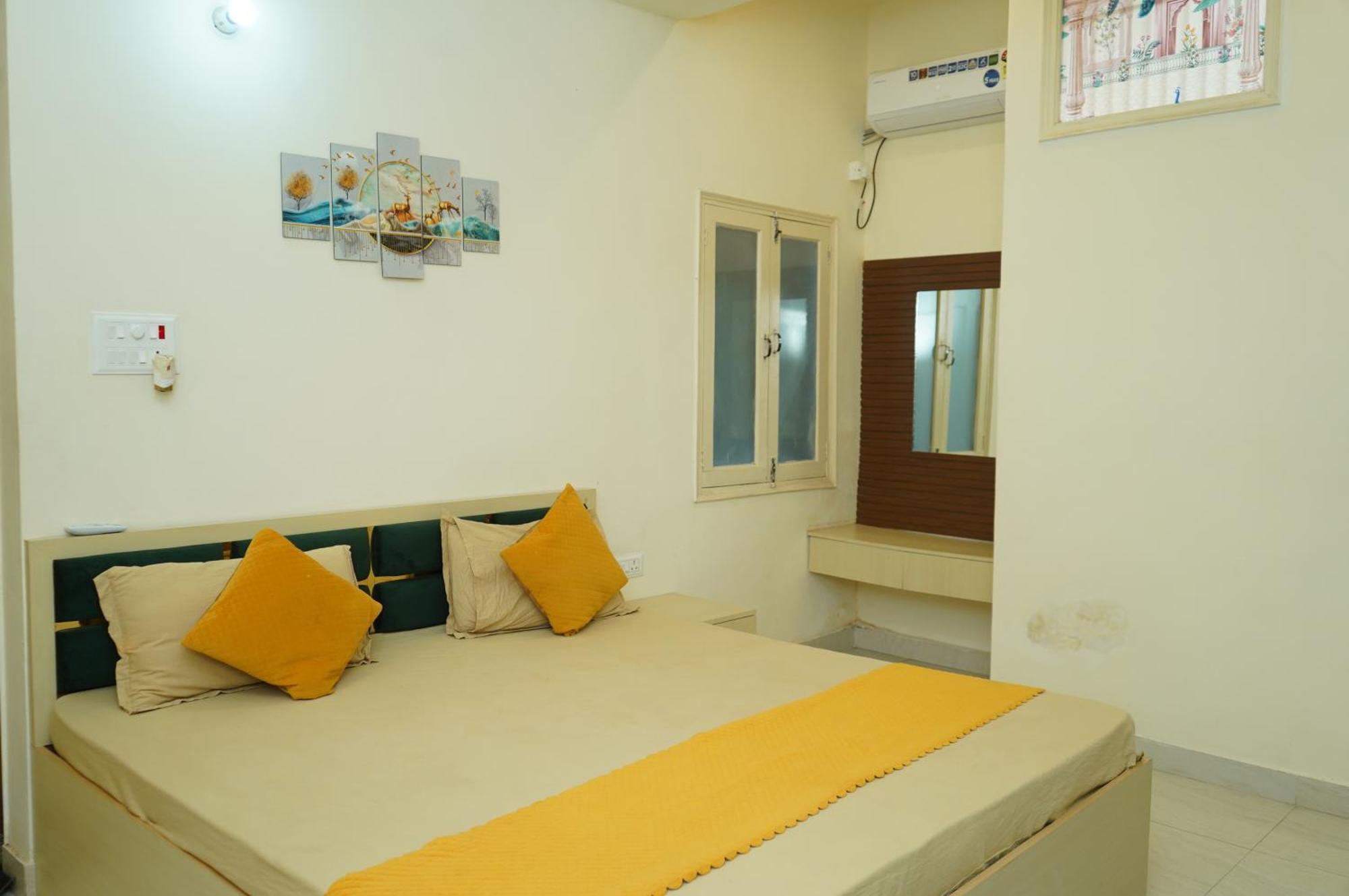 Golden Lotus Varanasi Hotel Exterior photo