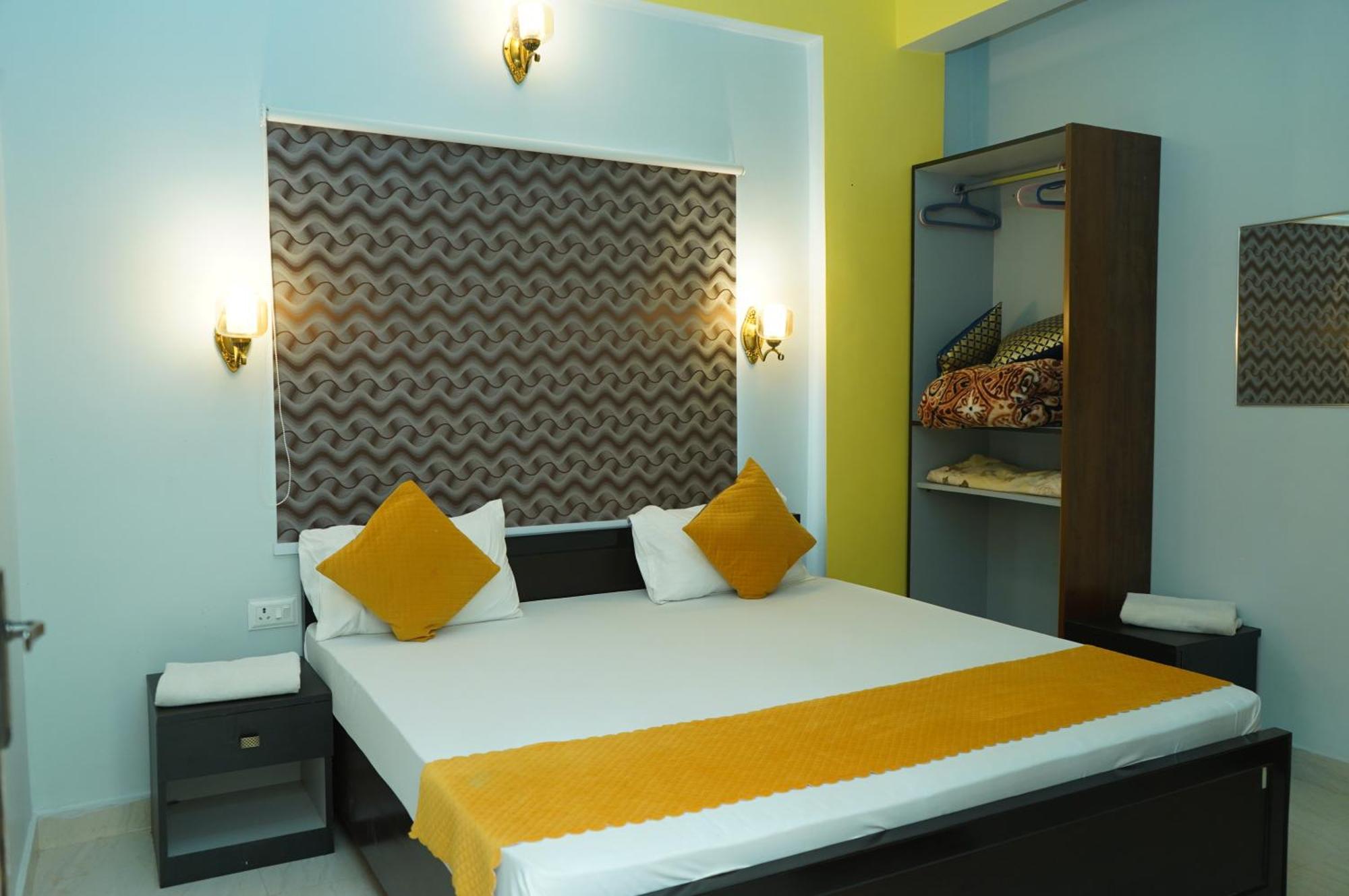 Golden Lotus Varanasi Hotel Exterior photo