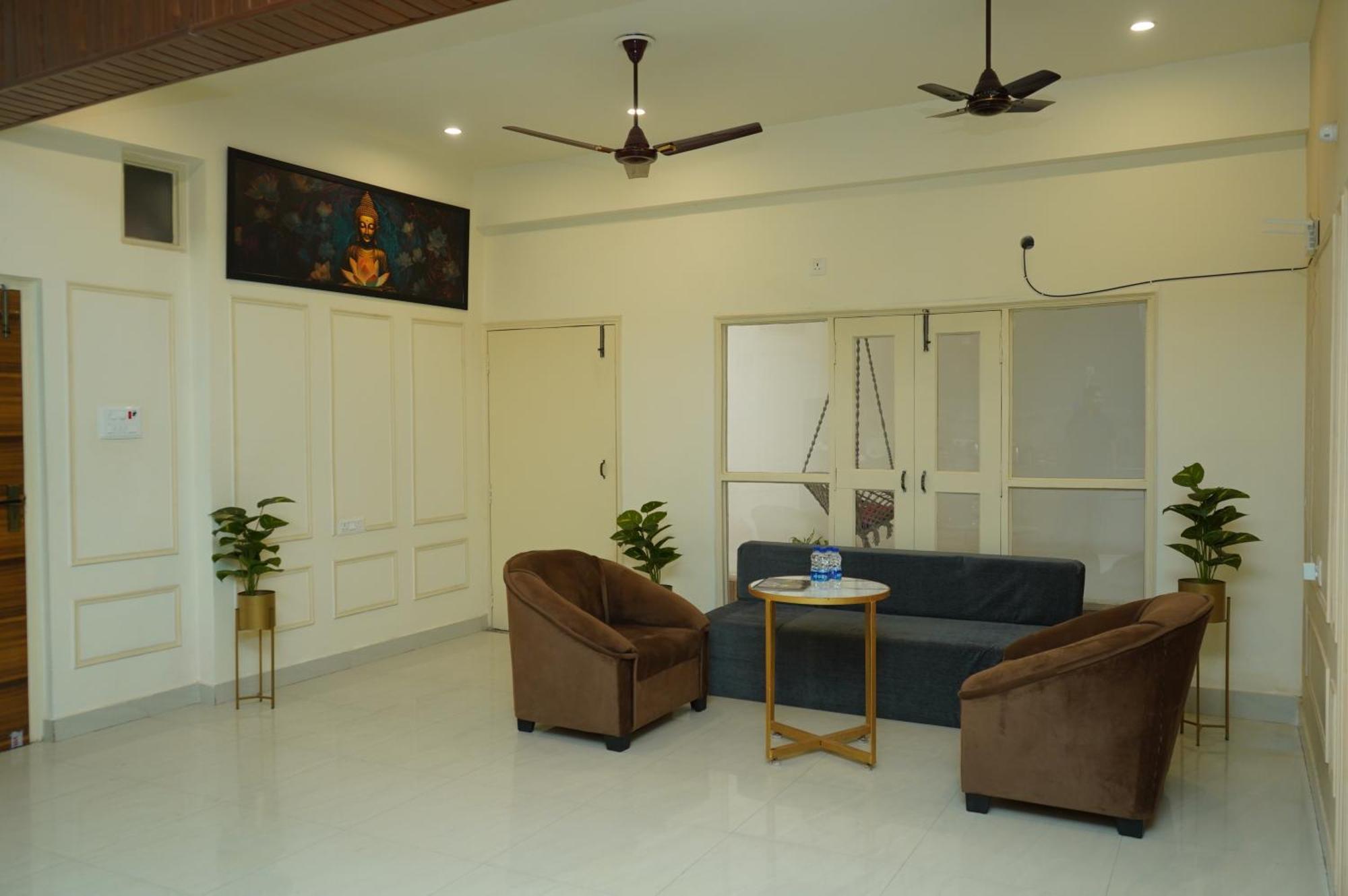 Golden Lotus Varanasi Hotel Exterior photo
