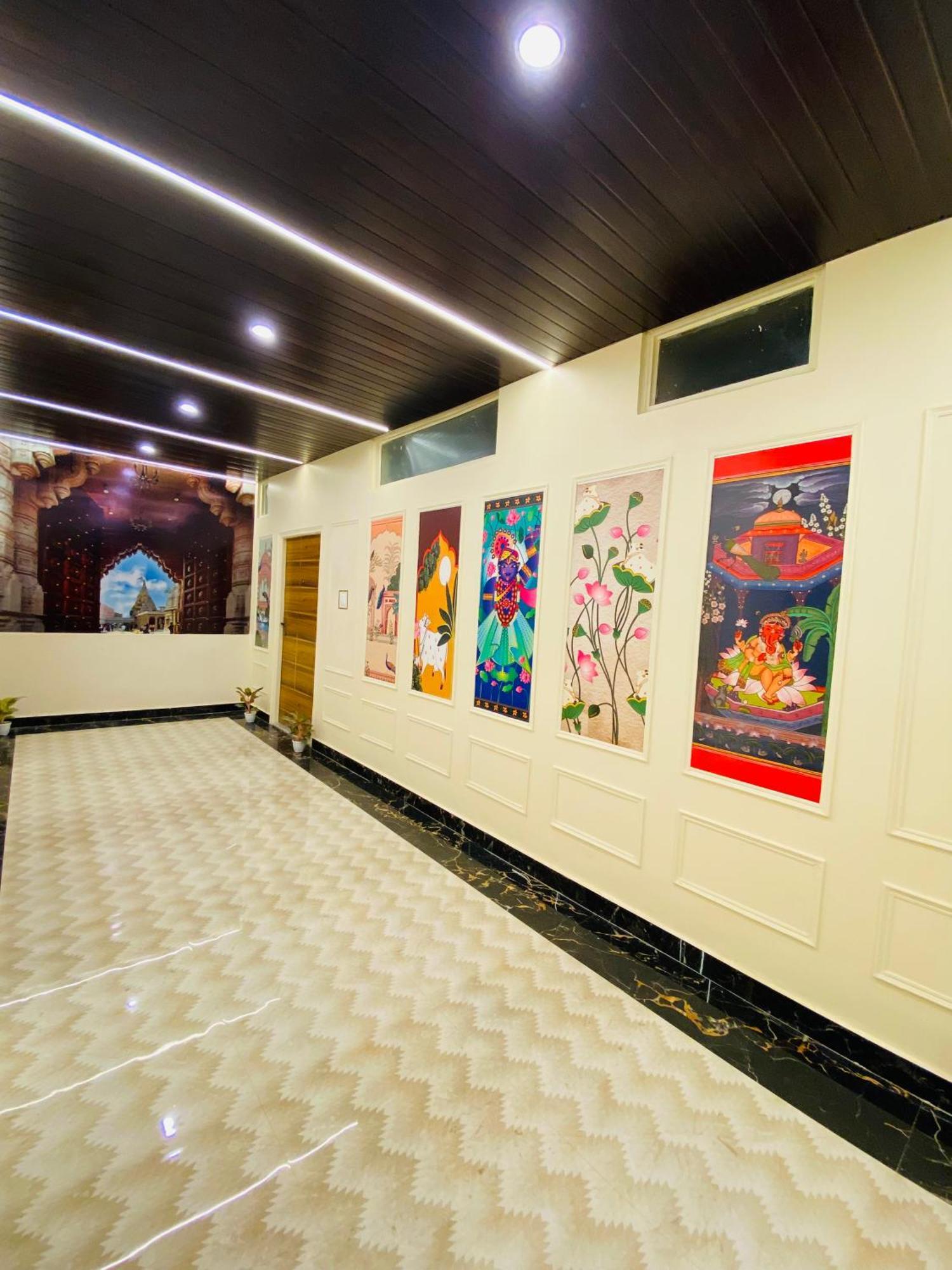 Golden Lotus Varanasi Hotel Exterior photo