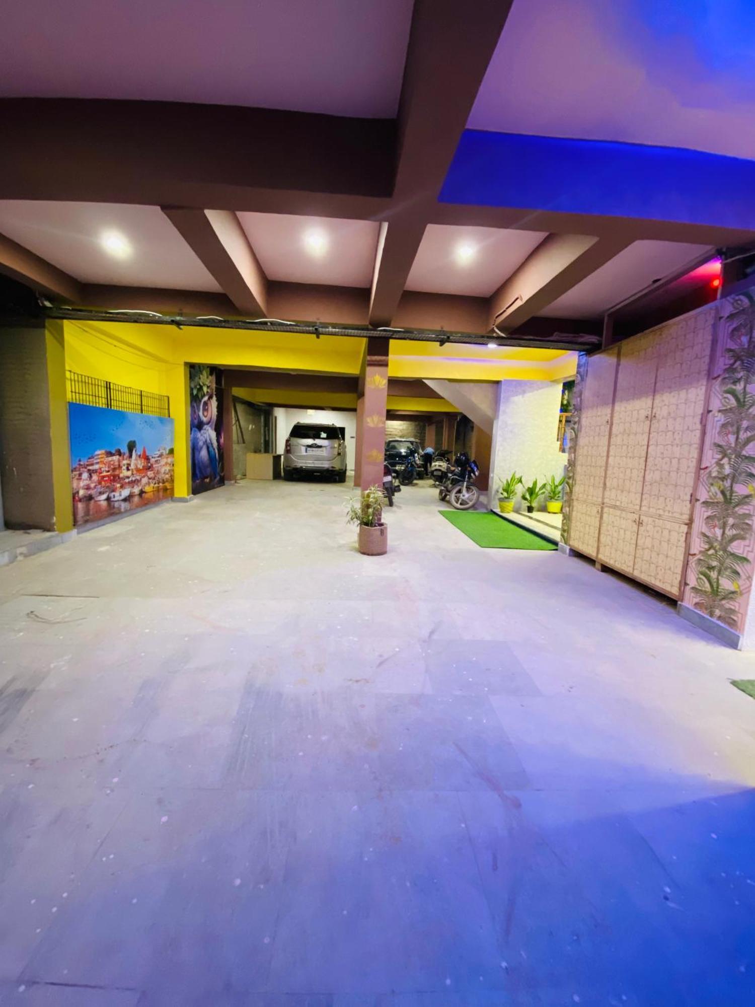 Golden Lotus Varanasi Hotel Exterior photo