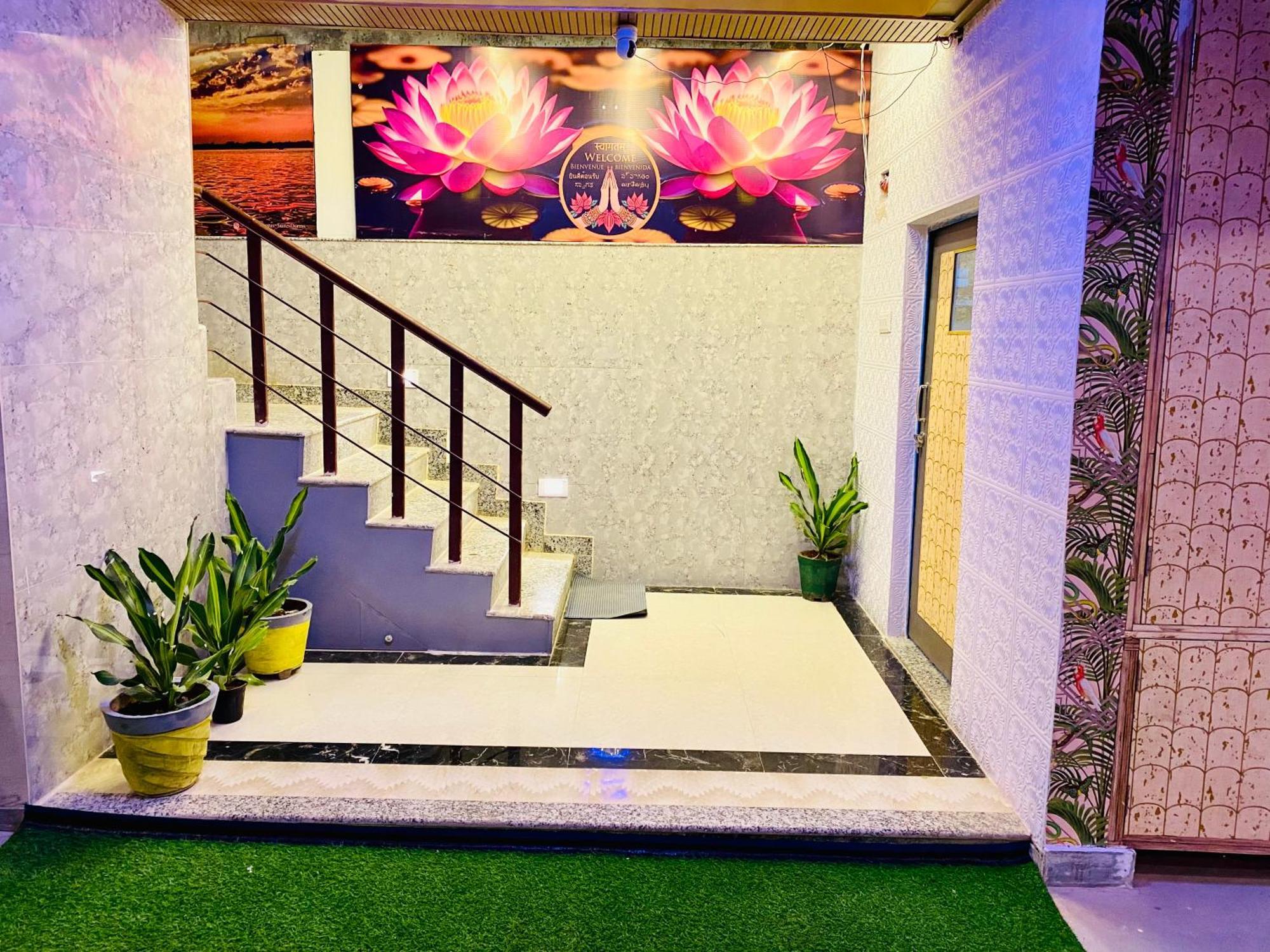 Golden Lotus Varanasi Hotel Exterior photo