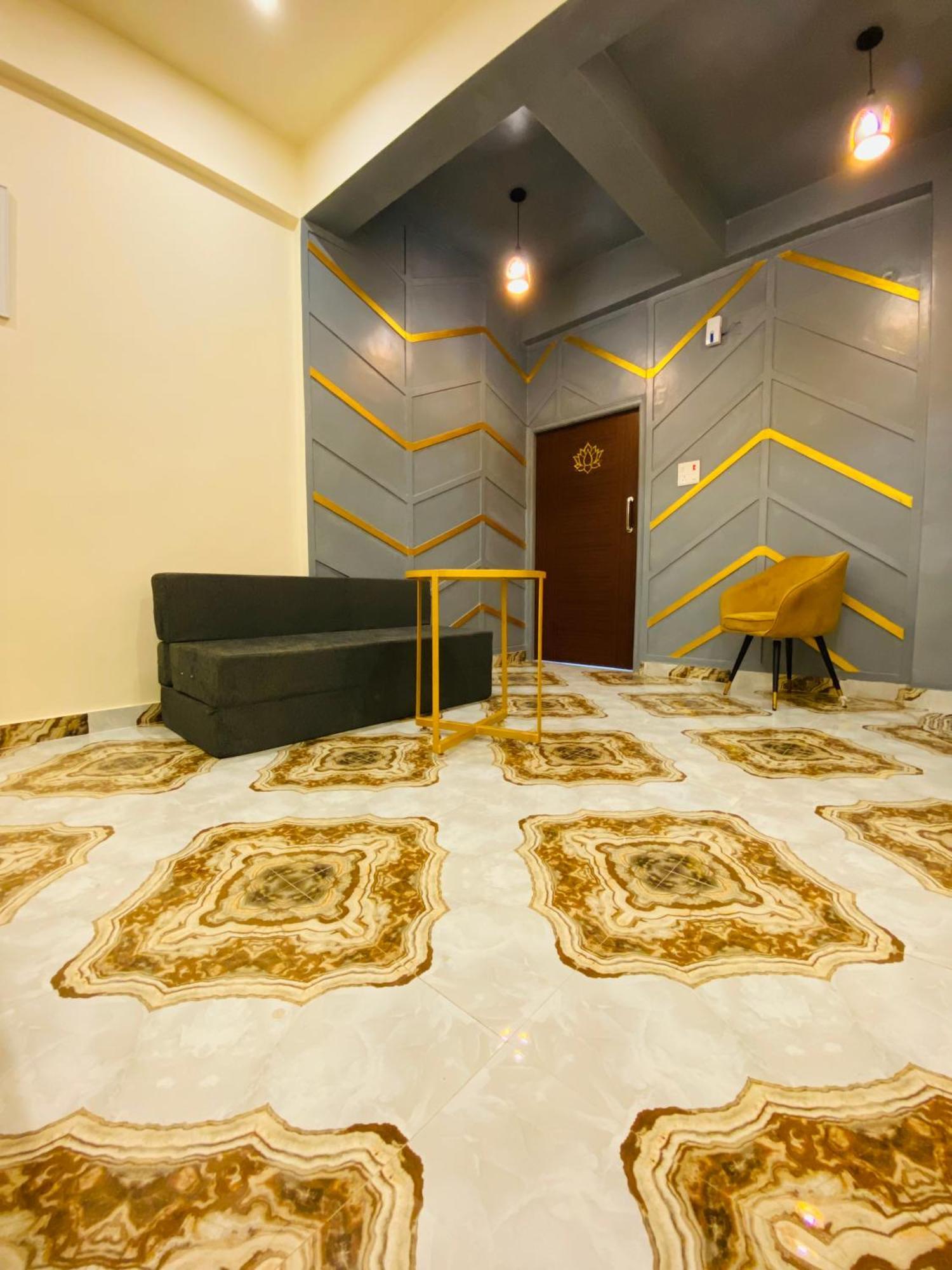Golden Lotus Varanasi Hotel Exterior photo
