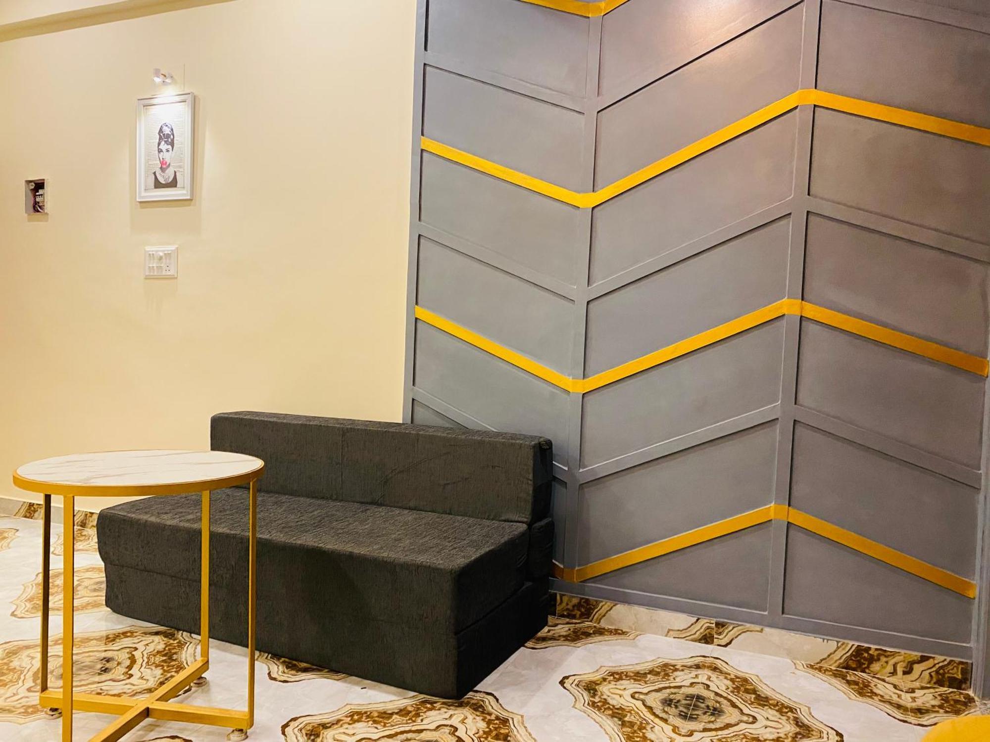 Golden Lotus Varanasi Hotel Exterior photo