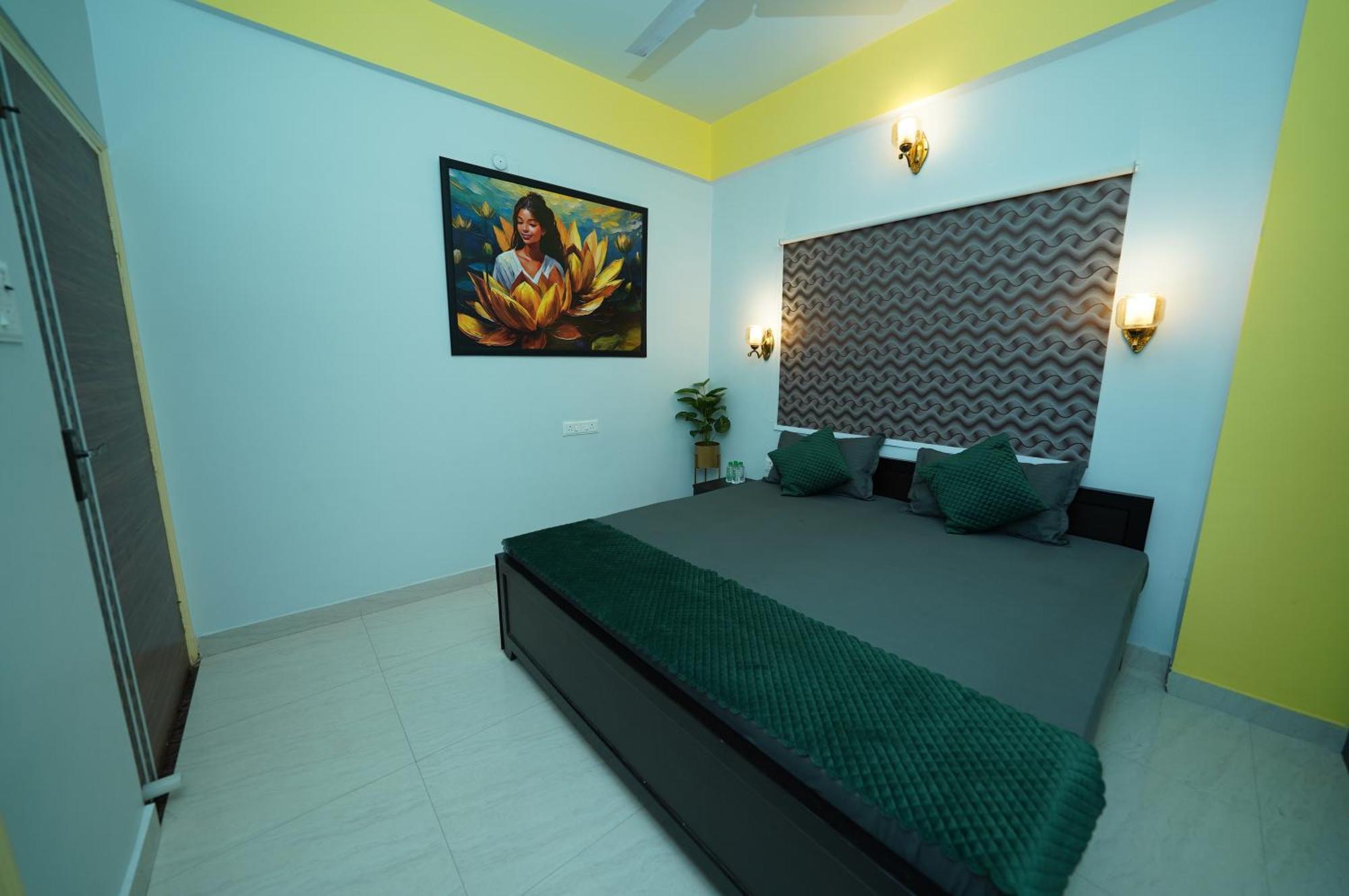 Golden Lotus Varanasi Hotel Exterior photo