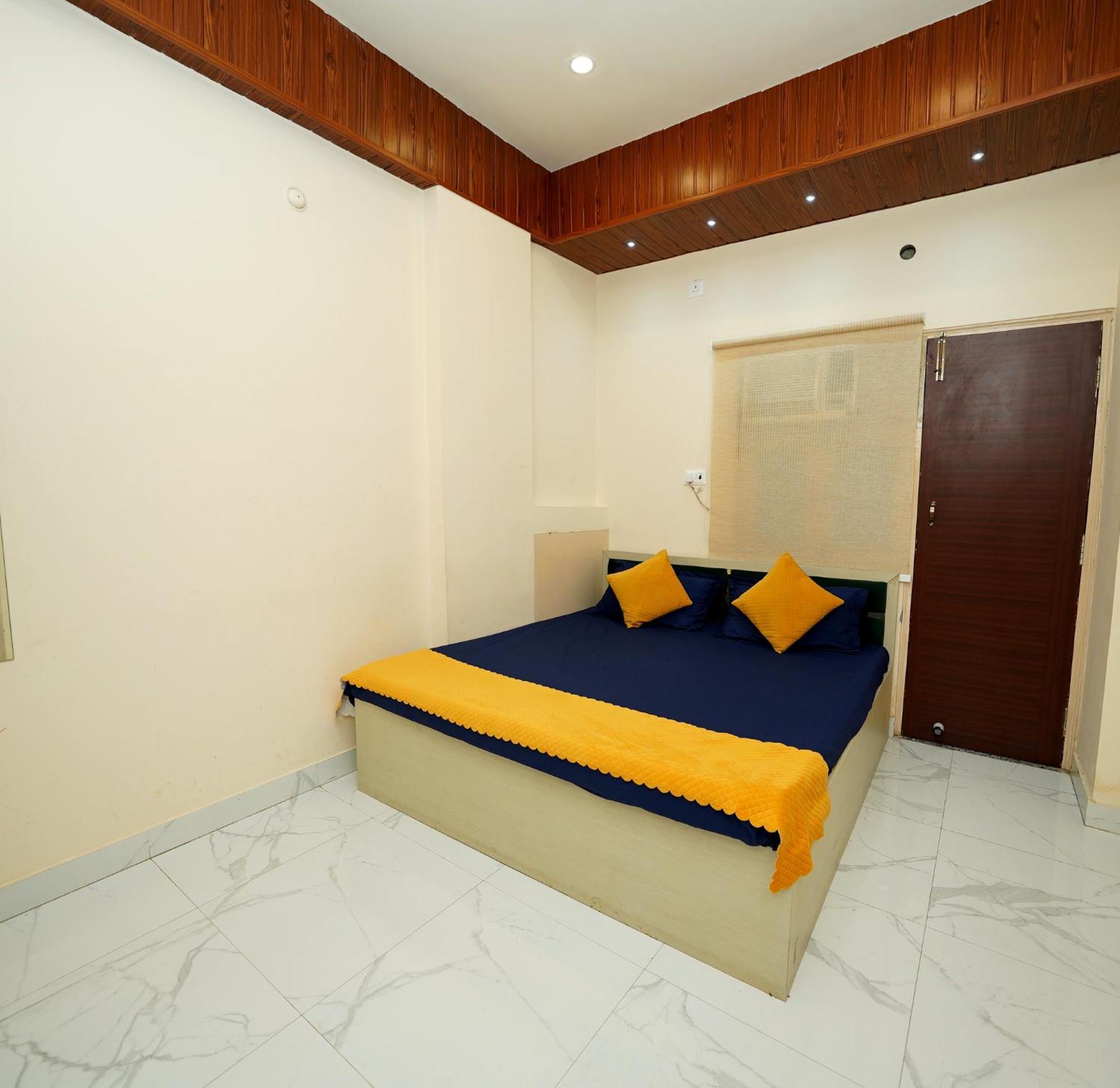 Golden Lotus Varanasi Hotel Exterior photo