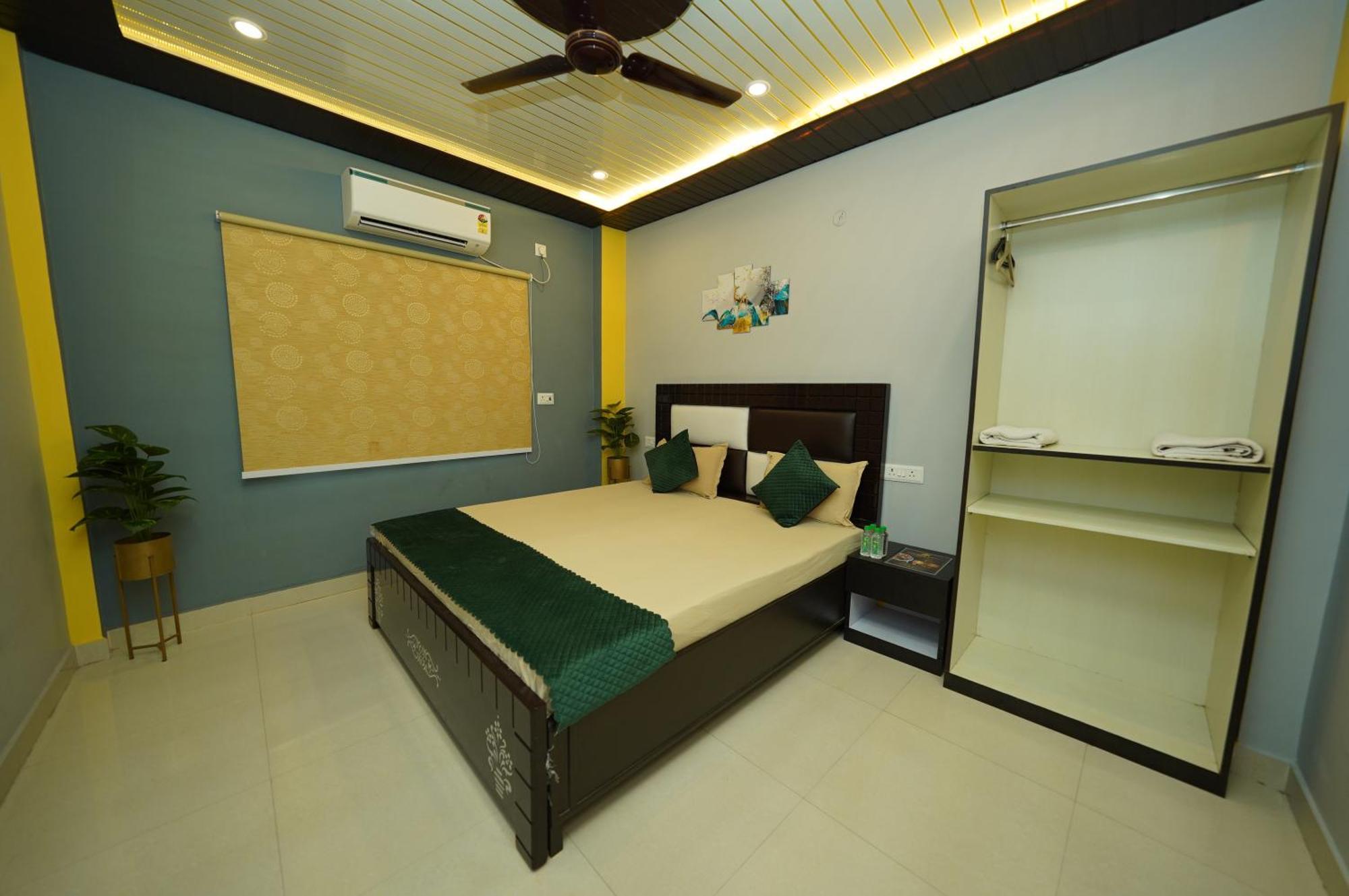 Golden Lotus Varanasi Hotel Exterior photo