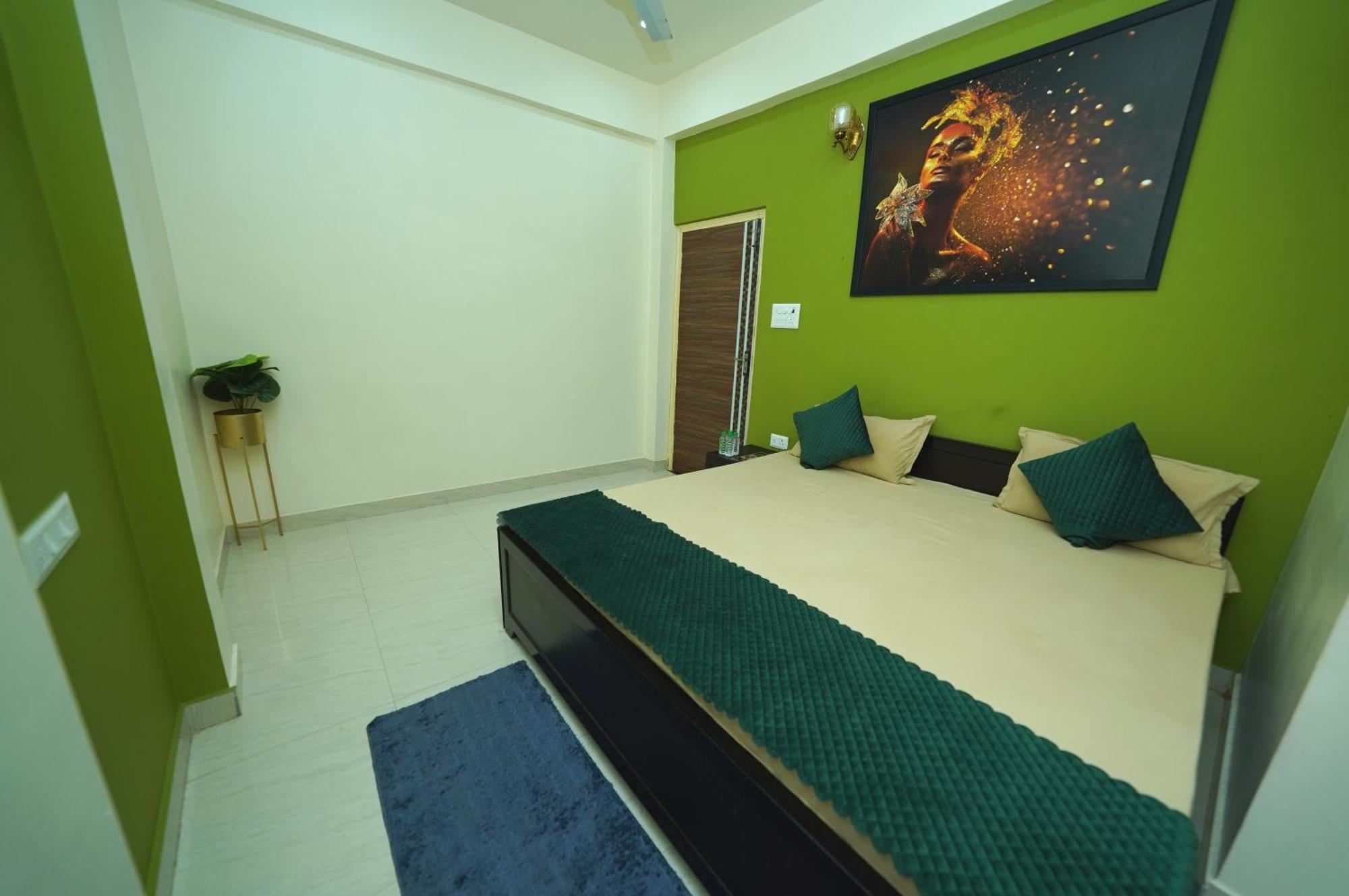 Golden Lotus Varanasi Hotel Exterior photo