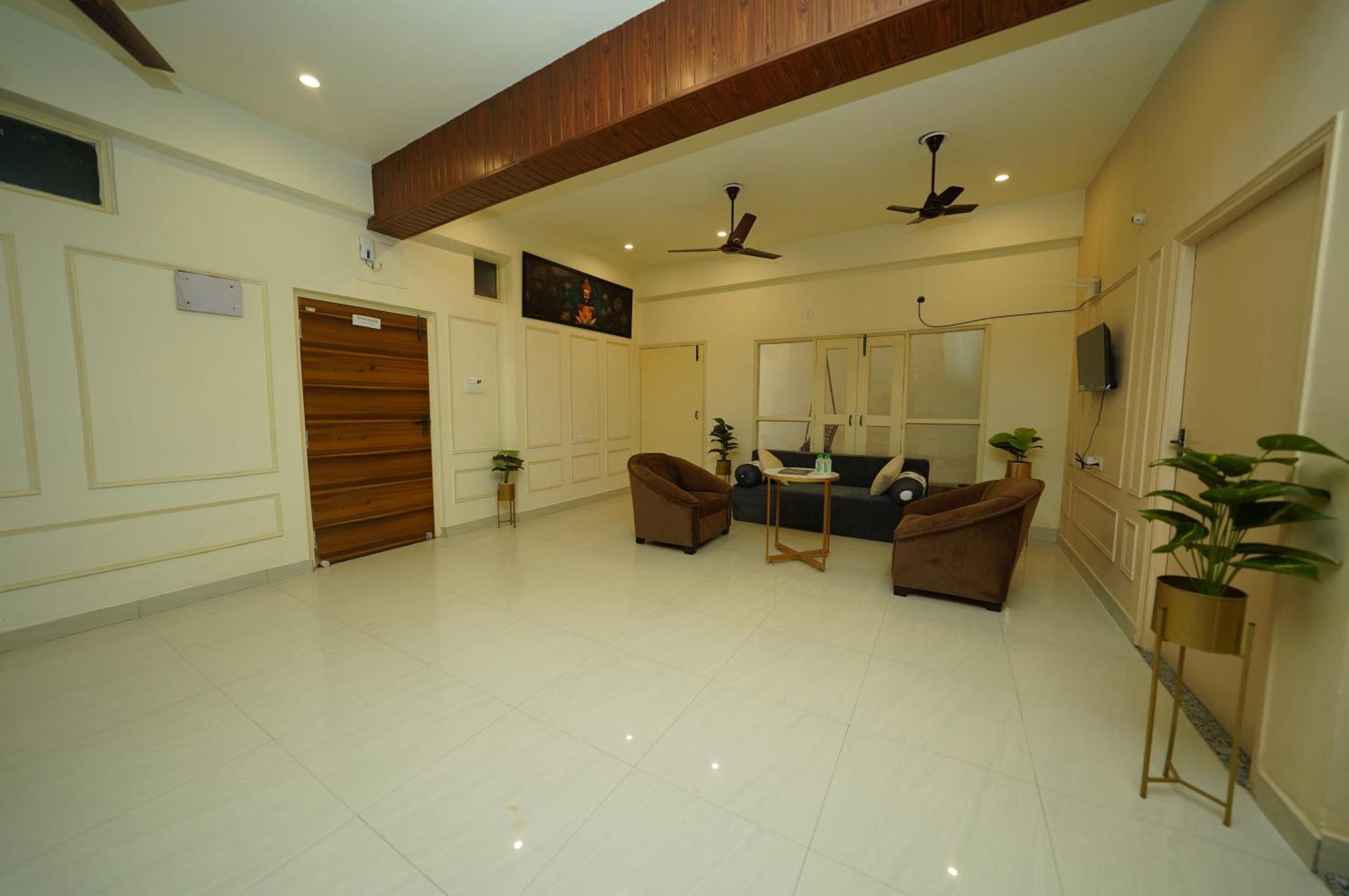 Golden Lotus Varanasi Hotel Exterior photo