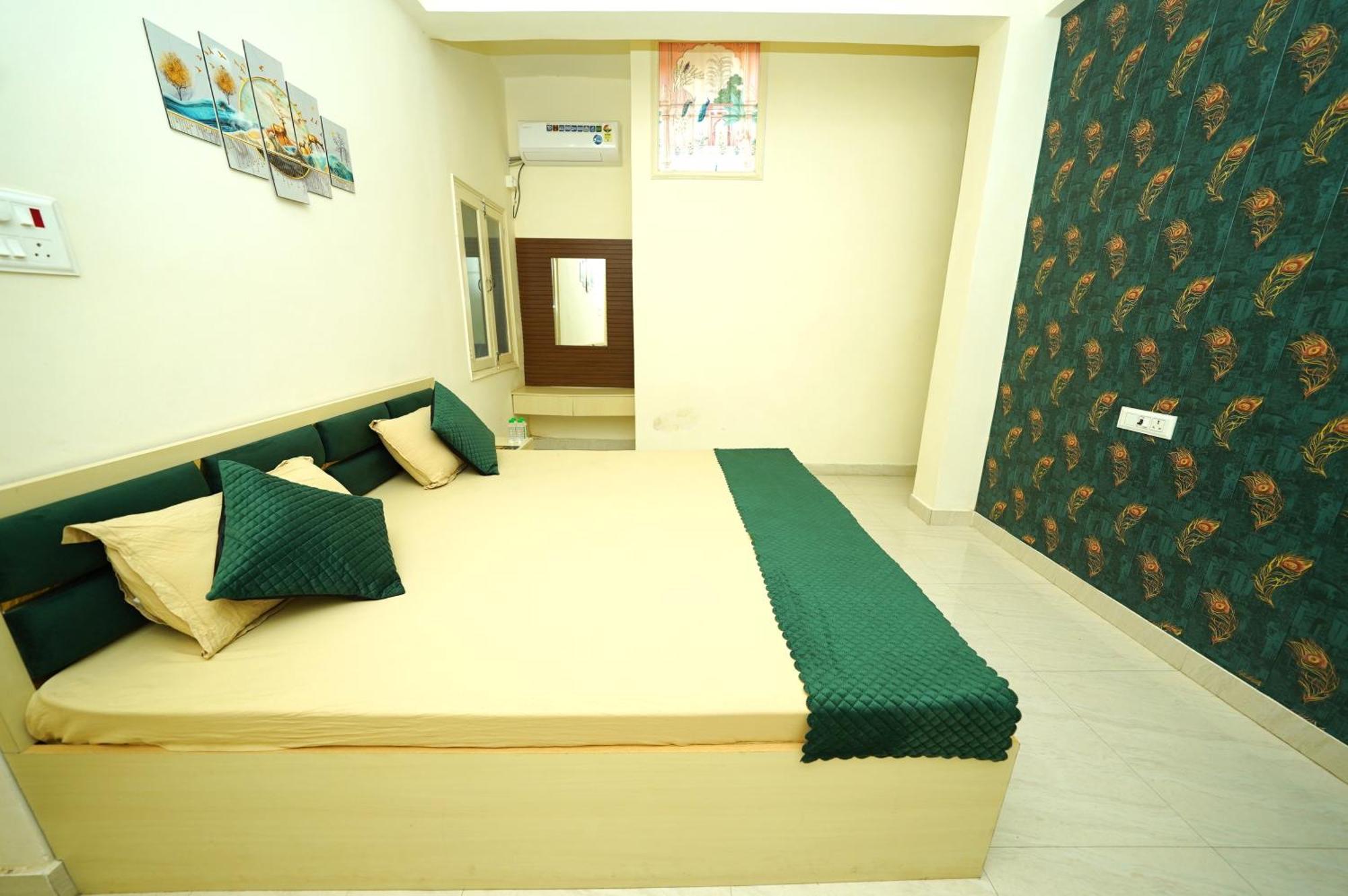 Golden Lotus Varanasi Hotel Exterior photo